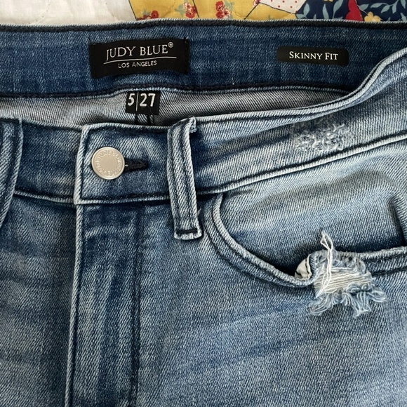 Distressed Judy Blue Skinny Fit - Picture 1 of 5